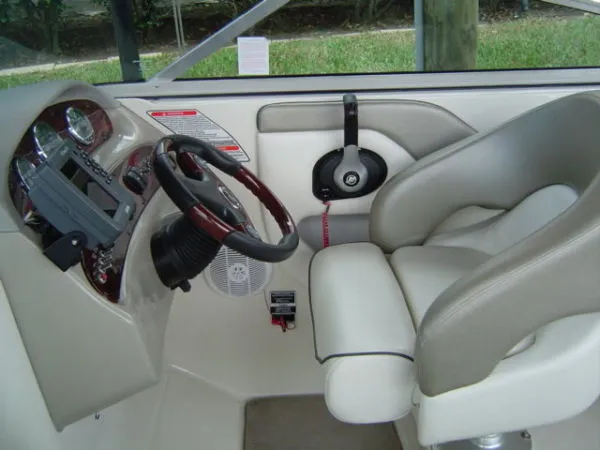 Slide: The Image of Sea Ray 270 Sundeck 2006 - 11