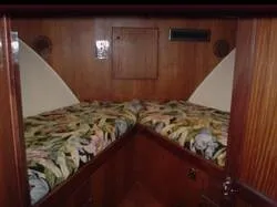 Slide: The Image of Hatteras Double Cabin MY 1985 - 2