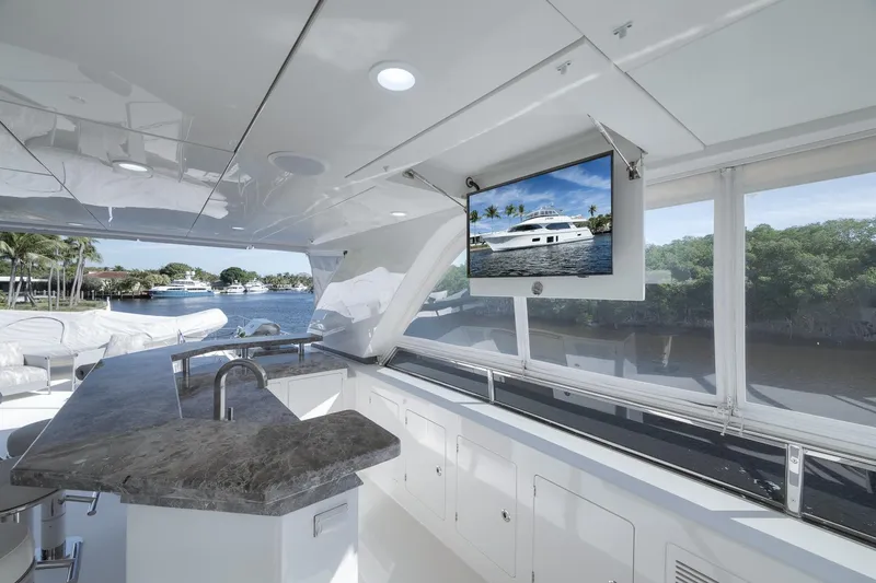 Slide: The Image of Luxurious 2017 Ocean Alexander 85 E yacht interior with sleek design and modern amenities. - 19