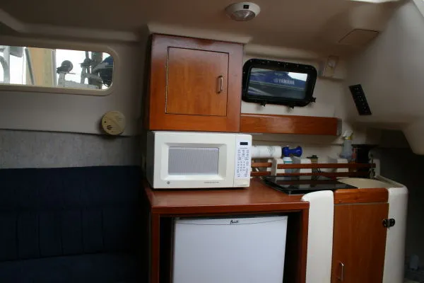 Slide: The Image of Hunter 260 Sloop 2005 - 4