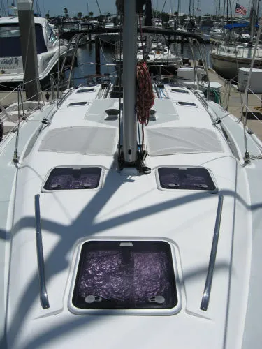 Slide: The Image of Hunter Sloop 2000 - 10