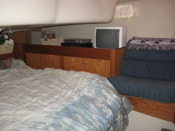 Slide: The Image of Hunter Sloop 2000 - 4