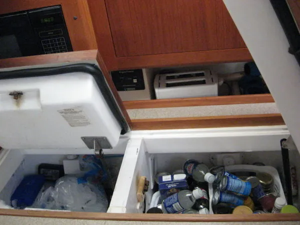Slide: The Image of Hunter Sloop 2000 - 7