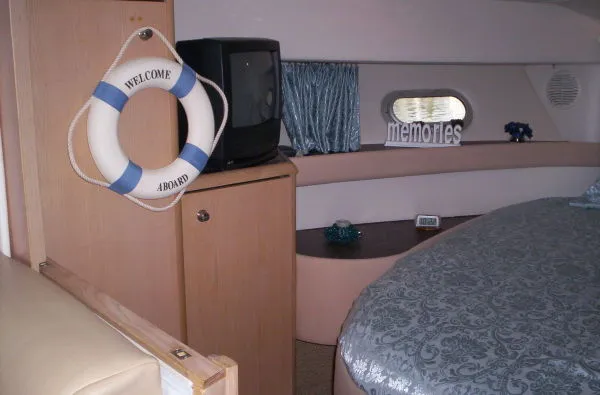 Slide: The Image of Bayliner 3685 Avanti Sunbridge 1999 - 11