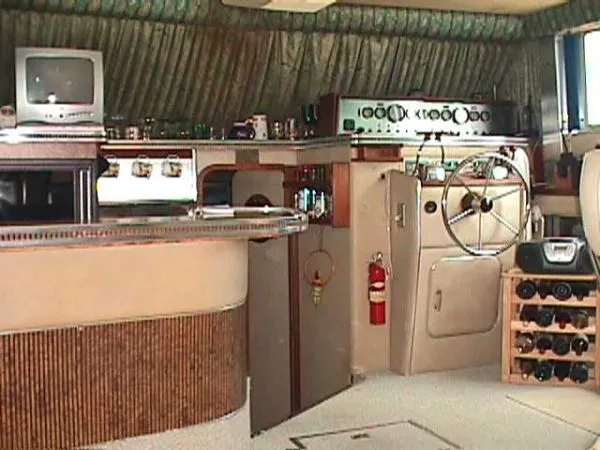 Slide: The Image of Chris-Craft Corinthian Double Cabin 1984 - 4