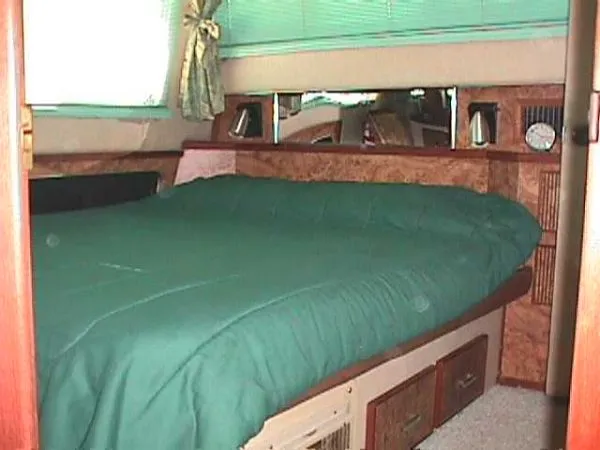 Slide: The Image of Chris-Craft Corinthian Double Cabin 1984 - 5