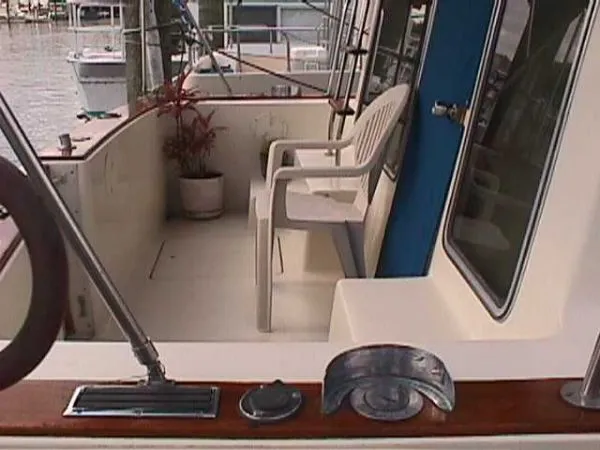 Slide: The Image of Chris-Craft Corinthian Double Cabin 1984 - 8