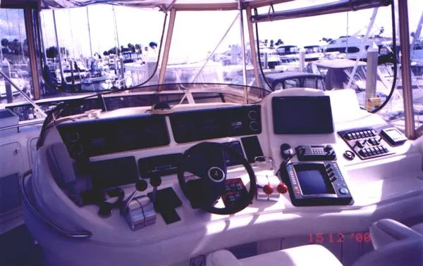 Slide: The Image of Sea Ray 480 Sedan Bridge 1999 - 3