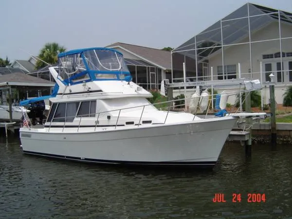 Slide: The Image of Bayliner 3270 MOTOR YACHT 1985 - 0