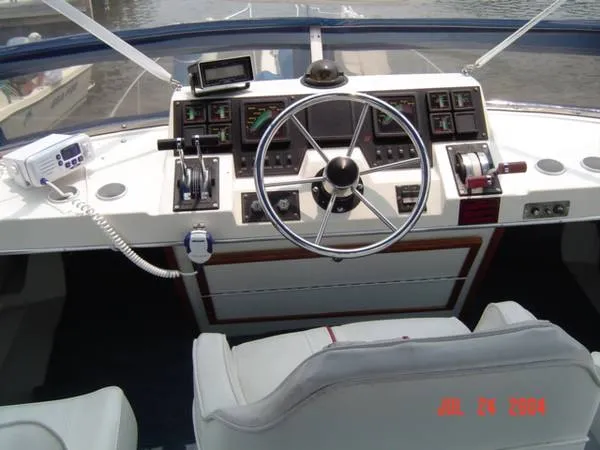 Slide: The Image of Bayliner 3270 MOTOR YACHT 1985 - 7
