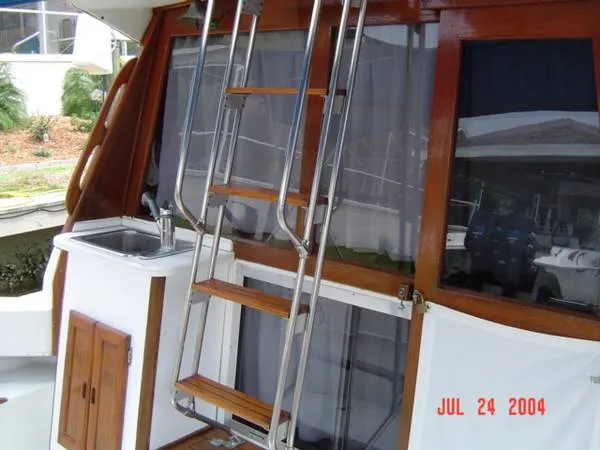 Slide: The Image of Bayliner 3270 MOTOR YACHT 1985 - 8