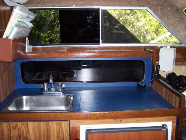 Slide: The Image of Chris-Craft 251 Catalina 1981 - 11