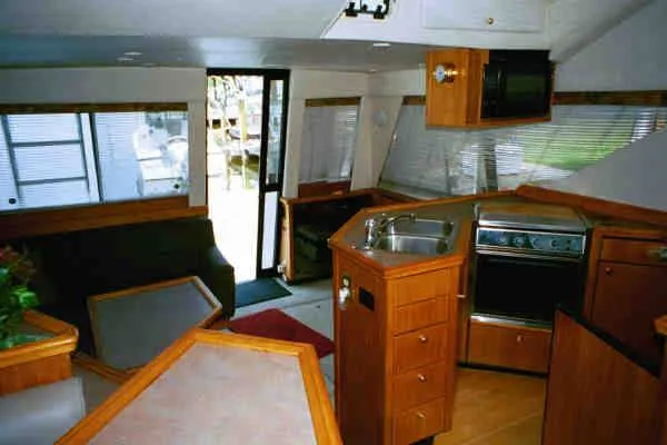 Slide: The Image of Bayliner 3988 MOTOR YACHT 1997 - 3