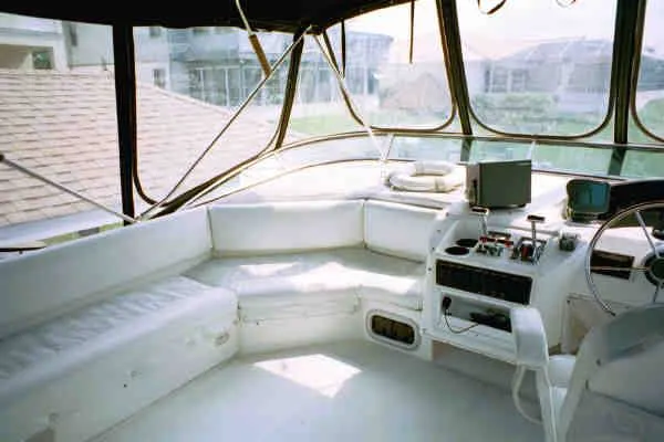 Slide: The Image of Bayliner 3988 MOTOR YACHT 1997 - 4