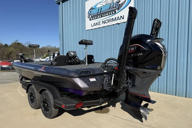 Slide: The Image of 2026 Skeeter ZXE21 boat with Yamaha engine at Foothills Marine Center, Lake Norman. - 5