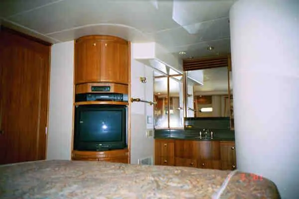 Slide: The Image of Bayliner 5788 Motoryacht 1998 - 2