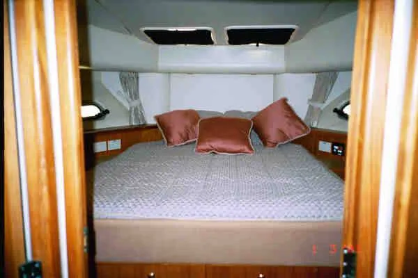Slide: The Image of Bayliner 5788 Motoryacht 1998 - 3