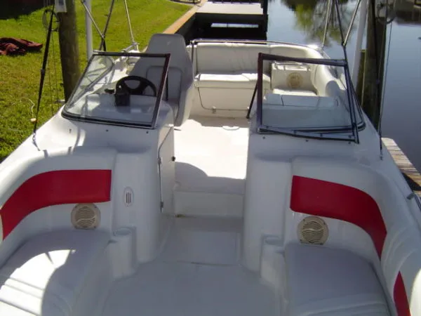 Slide: The Image of Splendor Deck Boat 2000 - 4