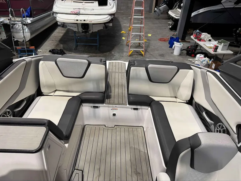 Slide: The Image of Yamaha 252S 2022 - 10