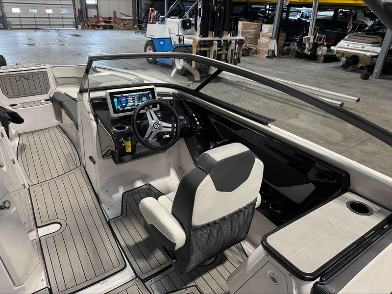 Slide: The Image of Yamaha 252S 2022 - 12