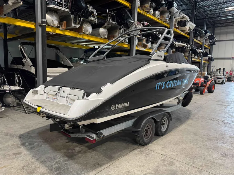 Slide: The Image of Yamaha 252S 2022 - 4