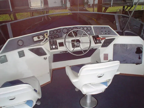 Slide: The Image of Sea Ray 345 Sedan Bridge 1988 - 5
