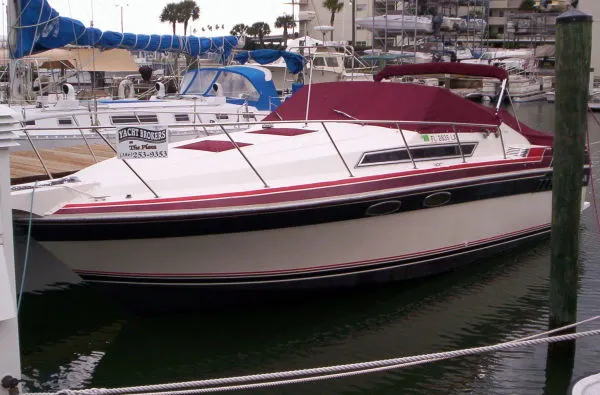 Slide: The Image of Wellcraft 3200 ST. TROPEZ 1985 - 0