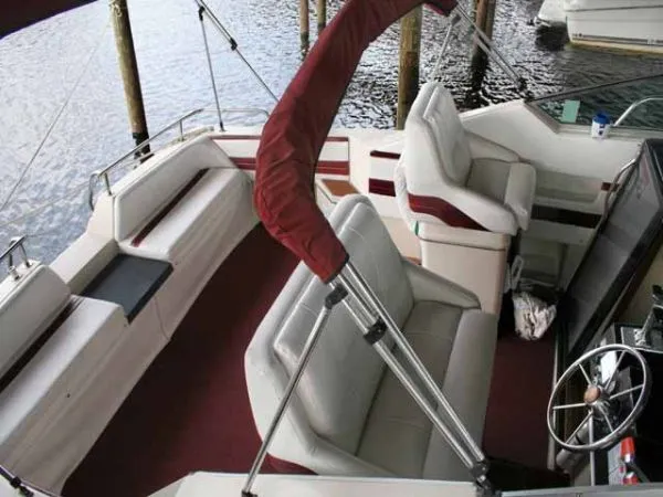 Slide: The Image of Wellcraft 3200 ST. TROPEZ 1985 - 11