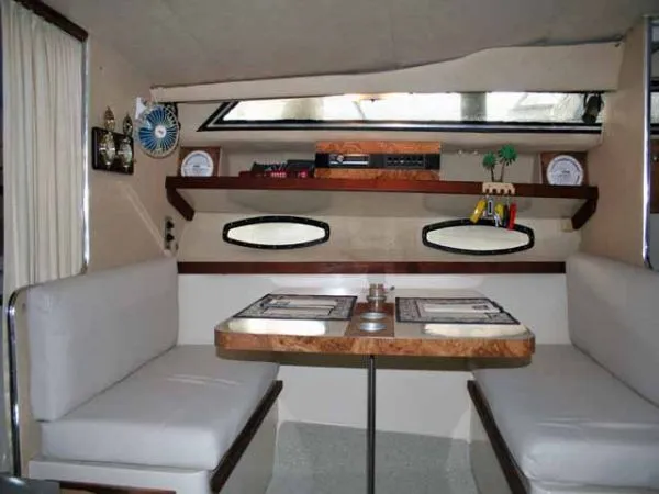 Slide: The Image of Wellcraft 3200 ST. TROPEZ 1985 - 3