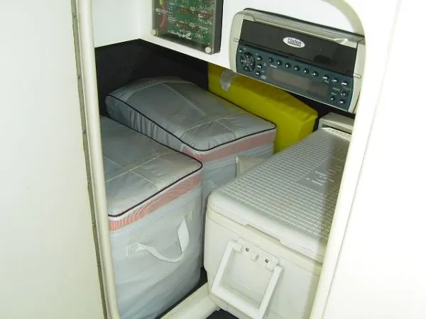 Slide: The Image of Sea Ray 240 Sundeck Bowrider 2003 - 6