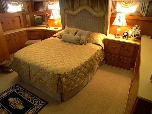 Slide: The Image of Cheoy Lee Efficient Motor Yacht 1986 - 11