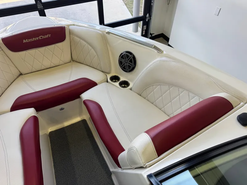 Slide: The Image of MasterCraft X30 2015 - 17