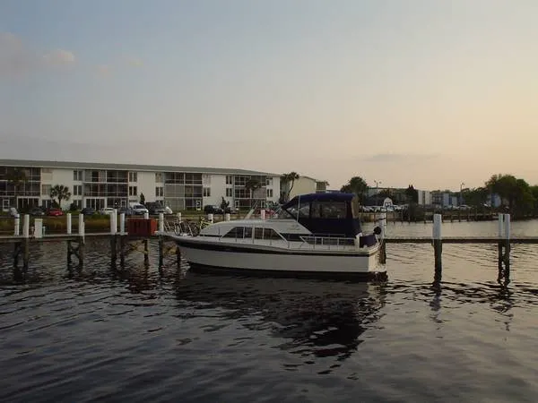 Slide: The Image of Chris-Craft 350 Catalina 1985 - 0