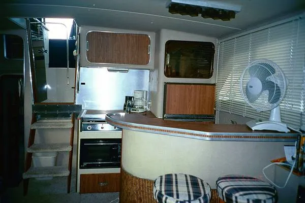 Slide: The Image of Chris-Craft 350 Catalina 1985 - 3