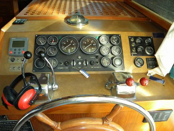 Slide: The Image of Jefferson 42 Sundeck Motor Yacht 1987 - 10
