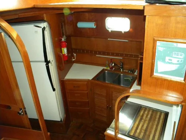 Slide: The Image of Jefferson 42 Sundeck Motor Yacht 1987 - 8