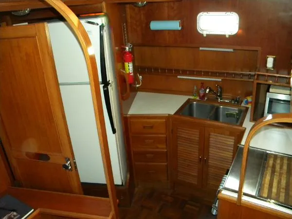 Slide: The Image of Jefferson 42 Sundeck Motor Yacht 1987 - 9