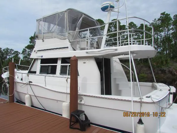 Slide: The Image of Mainship 390 Trawler 2000 - 2