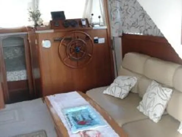 Slide: The Image of Mainship 390 Trawler 2000 - 7
