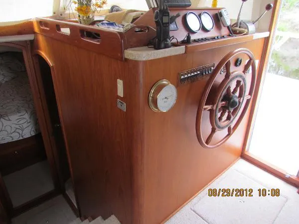 Slide: The Image of Mainship 390 Trawler 2000 - 8
