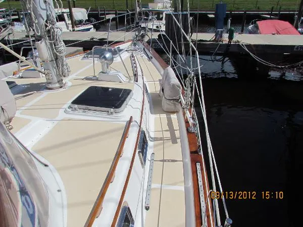 Slide: The Image of Endeavour Sailboat Sloop 1984 - 6
