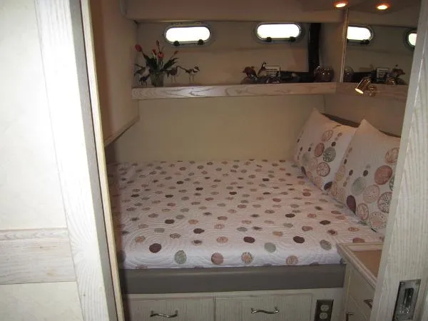 Slide: The Image of Bayliner 4788 Pilot House Motoryacht 1996 - 4