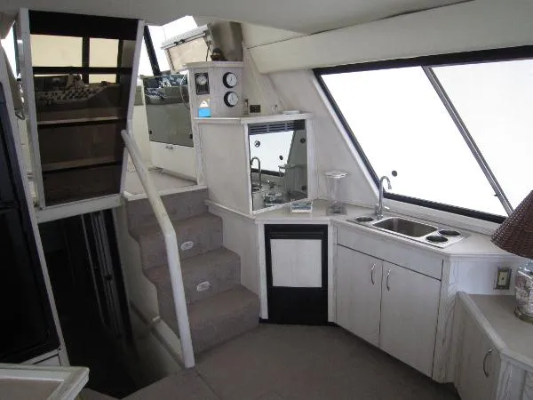 Slide: The Image of Bayliner 4788 Pilot House Motoryacht 1996 - 9
