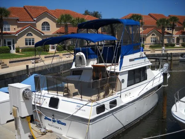 Slide: The Image of Carver Yachts 3207 Aft Cabin 1990 - 2