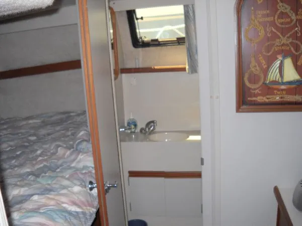 Slide: The Image of Carver Yachts 3207 Aft Cabin 1990 - 4