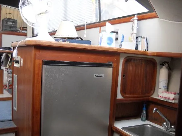 Slide: The Image of Carver Yachts 3207 Aft Cabin 1990 - 8