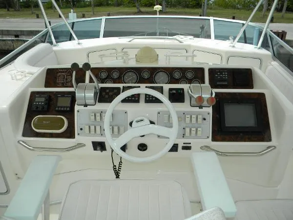 Slide: The Image of Sea Ray 55 Sedan Bridge 1995 - 10