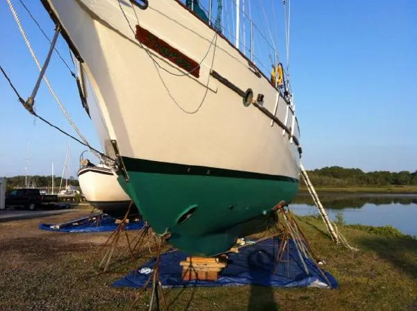 Slide: The Image of Hudson Force 50 Ketch 1987 - 10