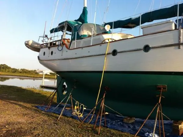 Slide: The Image of Hudson Force 50 Ketch 1987 - 9