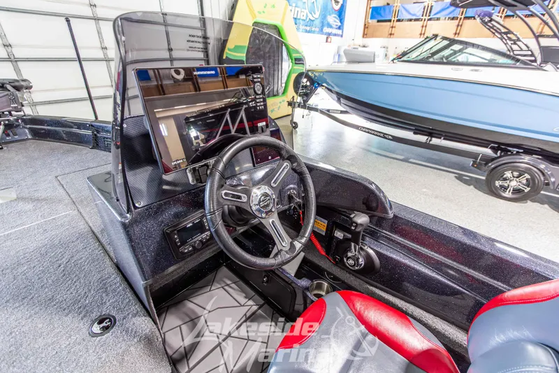 Slide: The Image of Interior of 2026 Recon 895 SC boat with steering wheel and control panel. - 18
